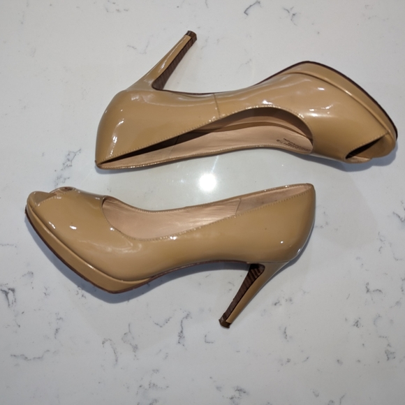Cole Hann Nike Air Designer! Nude, Patent Leather, Peep Toe Heels! - Picture 4 of 7